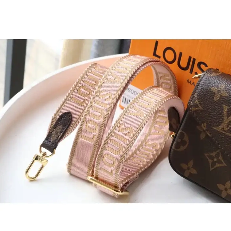 Fashionrepsfam ru 2102SH0013 Bags LV 0812